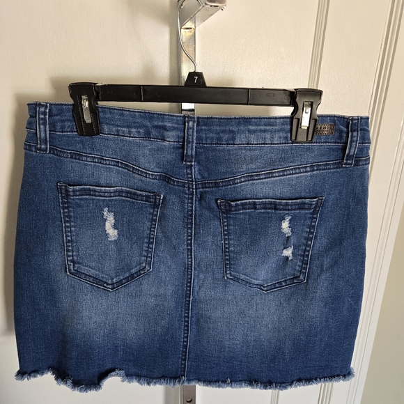 Tinseltown Distressed Denim Skirt sz 13 - Picture 4 of 5